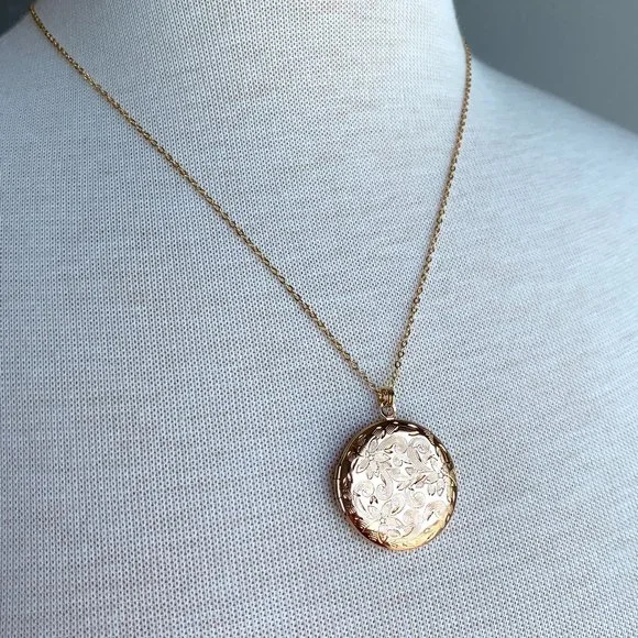 Round Gold Locket Necklace - Picture 7 of 9